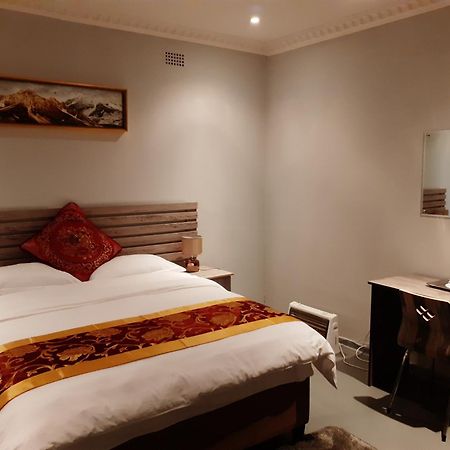 Lobatse Driftwood Boutique Bed And Breakfast المظهر الخارجي الصورة